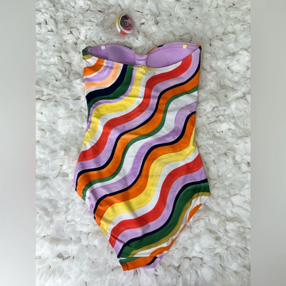NWT Women's Twist Front Shirred One‎ Piece Swimsuit SIZE 6